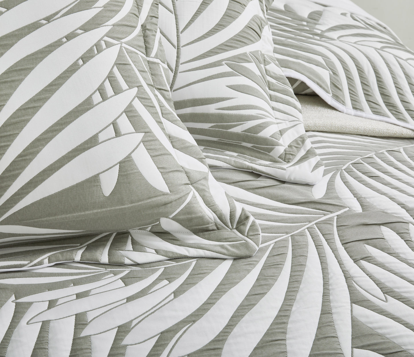 5-Piece Oversized Jacquard Matelasse Damask Pattern Lightweight Reversible Coverlet Set Textured Dot Border