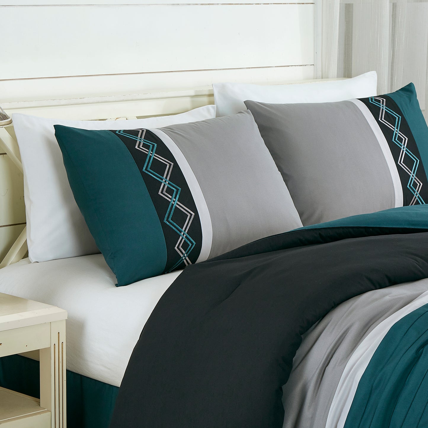 Arden 7-Piece Modern Stripe Embroidery Zigzag Comforter Set