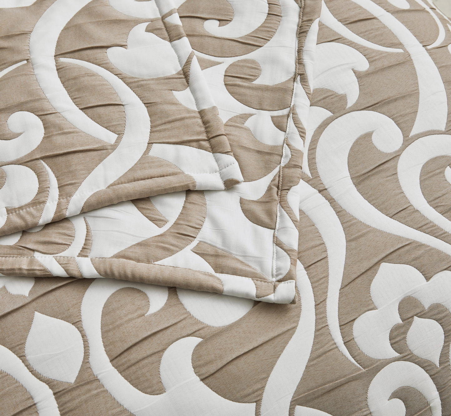 5-Piece Oversized Jacquard Matelasse Damask Pattern Lightweight Reversible Coverlet Set