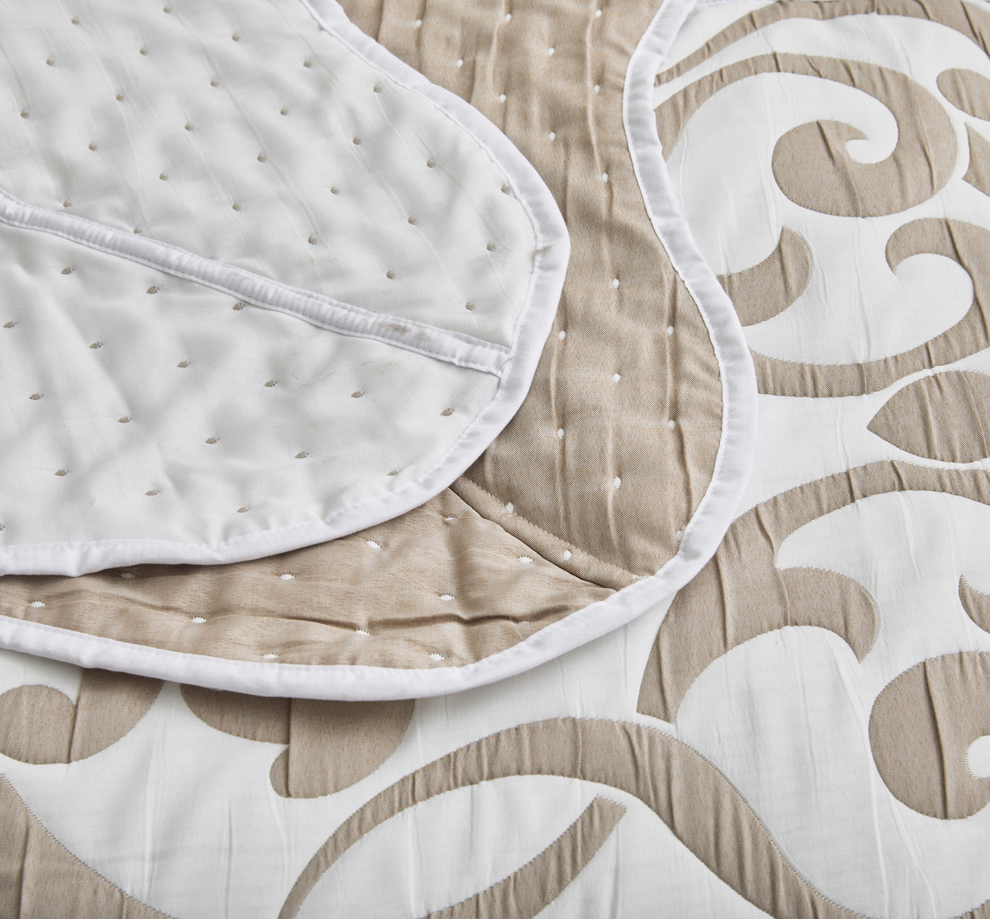 5-Piece Oversized Jacquard Matelasse Damask Pattern Lightweight Reversible Coverlet Set Textured Dot Border