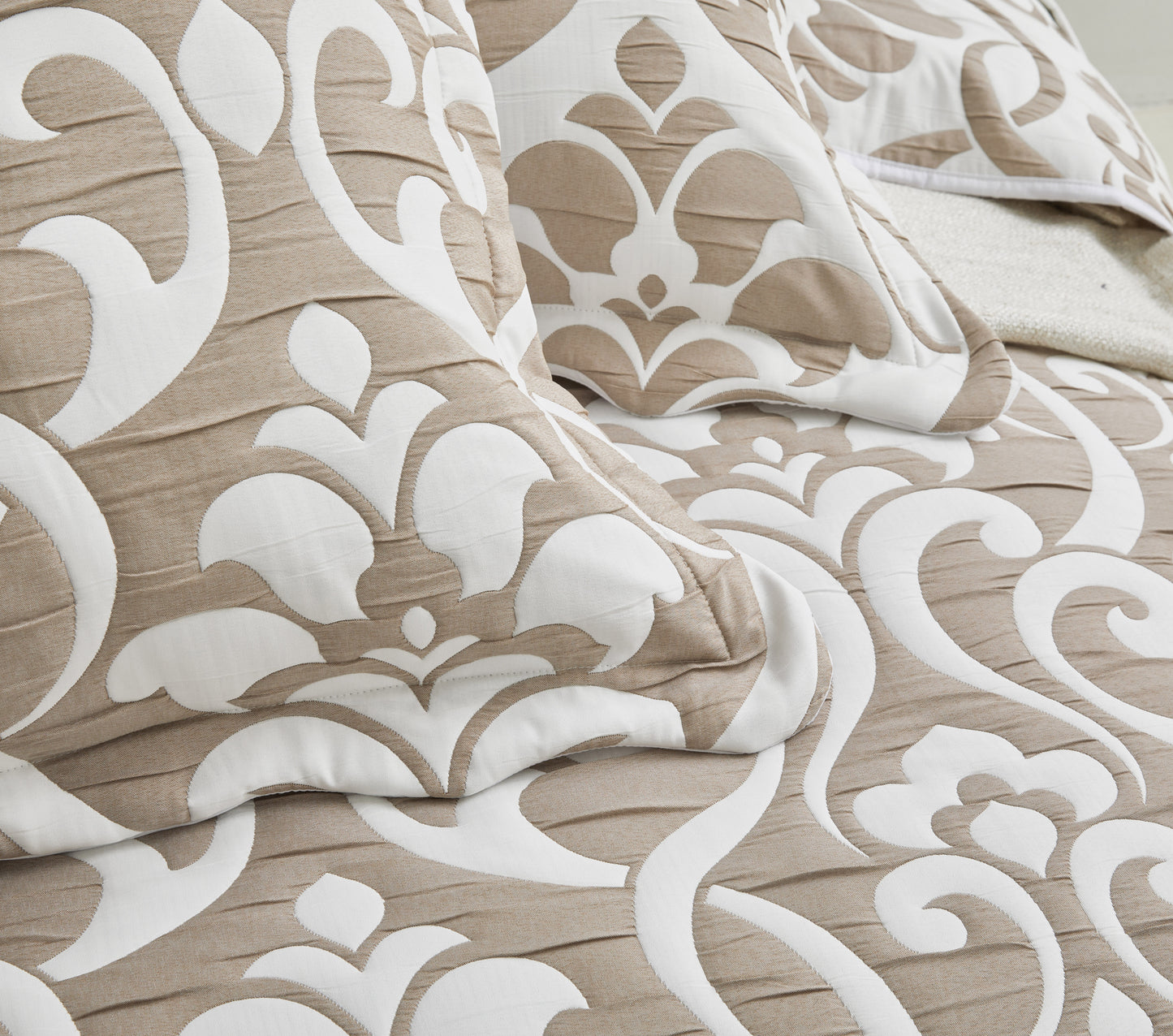 5-Piece Oversized Jacquard Matelasse Damask Pattern Lightweight Reversible Coverlet Set Textured Dot Border