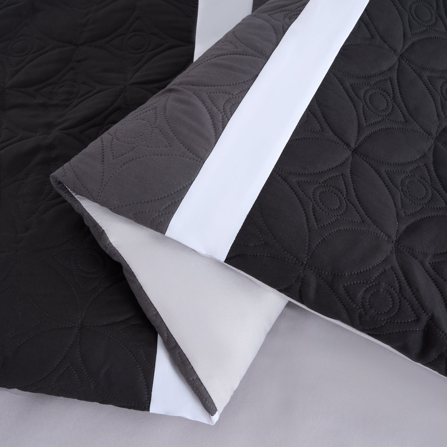 Bernard Medallion Patchwork Bed in a Bag Comforter Set