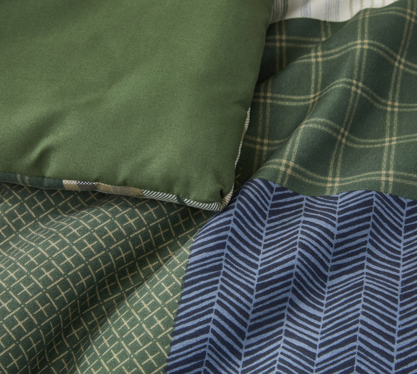 2/3-Piece Printed Pre-Washed Microfiber Lightweight Comforter Set