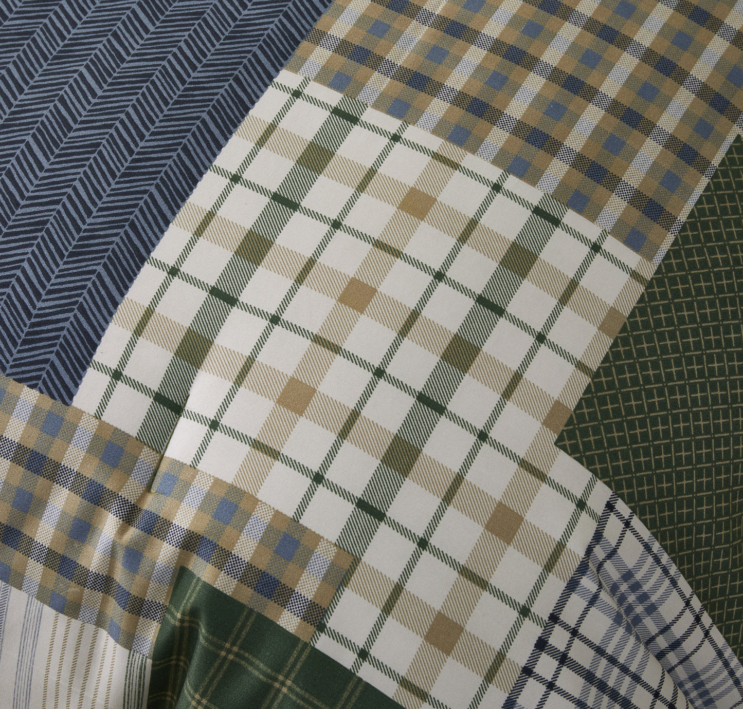 2/3-Piece Printed Pre-Washed Microfiber Lightweight Comforter Set