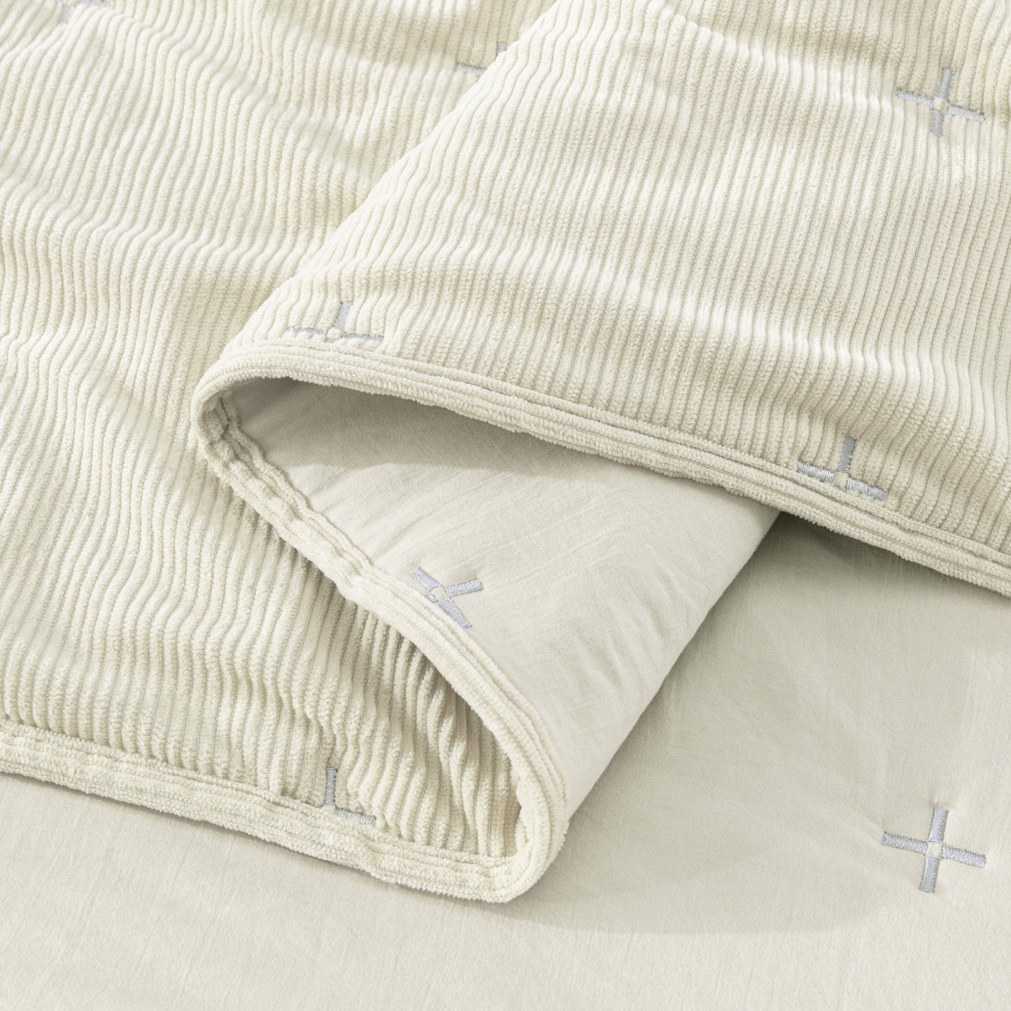 Chester Luxury Cross Stitch Corduroy Quilt Set