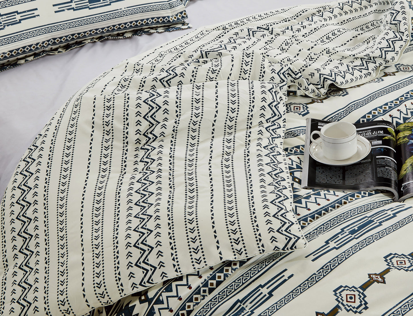 Colby 2/3-Piece Ivory Navy Brown Red Printed Southwestern Tribal Lodge Reversible Comforter Set