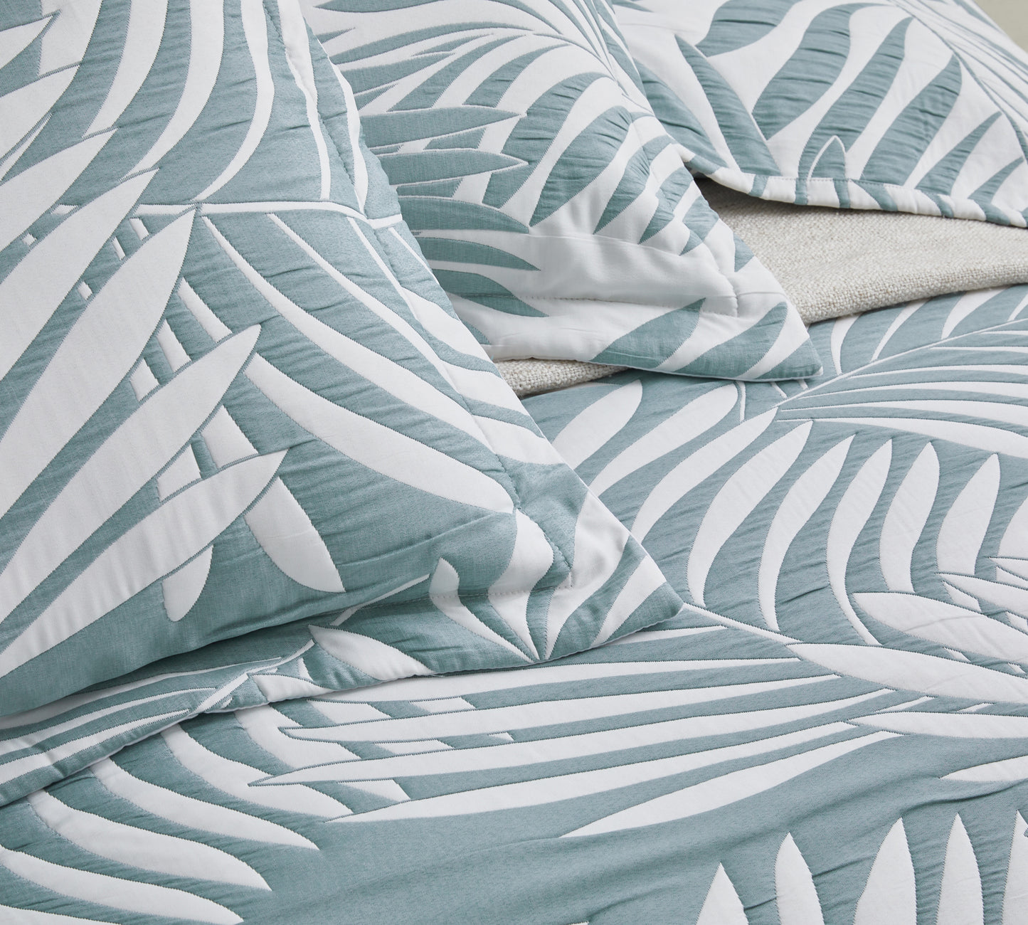 5-Piece Oversized Jacquard Matelasse Damask Pattern Lightweight Reversible Coverlet Set