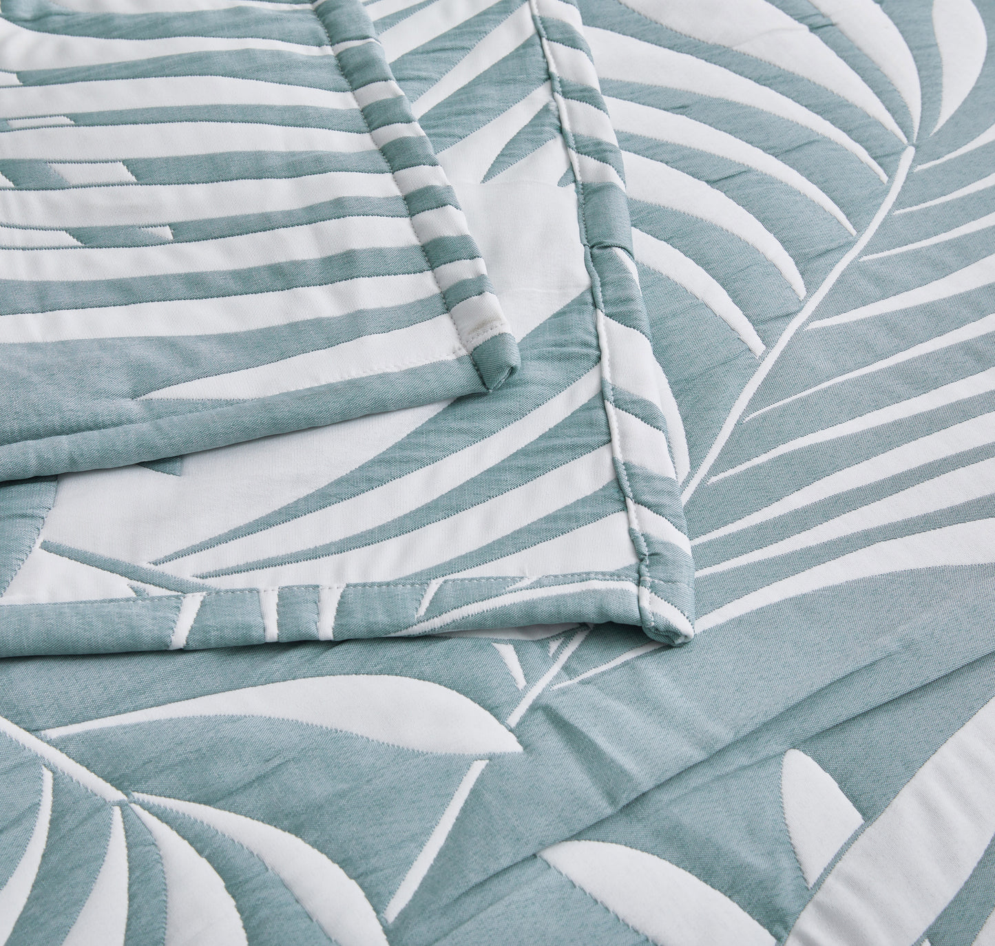 5-Piece Oversized Jacquard Matelasse Damask Pattern Lightweight Reversible Coverlet Set