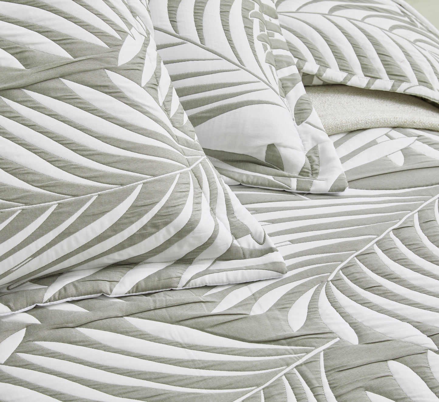 5-Piece Oversized Jacquard Matelasse Damask Pattern Lightweight Reversible Coverlet Set